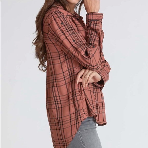 💫SOLD💫Dear John Plaid Laing Sleeve Shirt - Picture 2 of 3